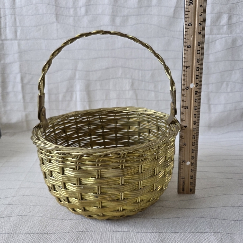 Vintage Brass Woven Metal Basket Decor Metal Moveable Handle 9"x8"x8" Heavy - Picture 6 of 7